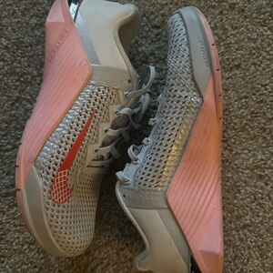 Nike Women's Light Gray and Pink Athletic Training Shoes - size 7